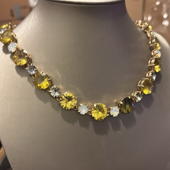 COPY - Grazaino Necklace Set With Glass Crystals in a Gold-tone Setting - Picture 3 of 11